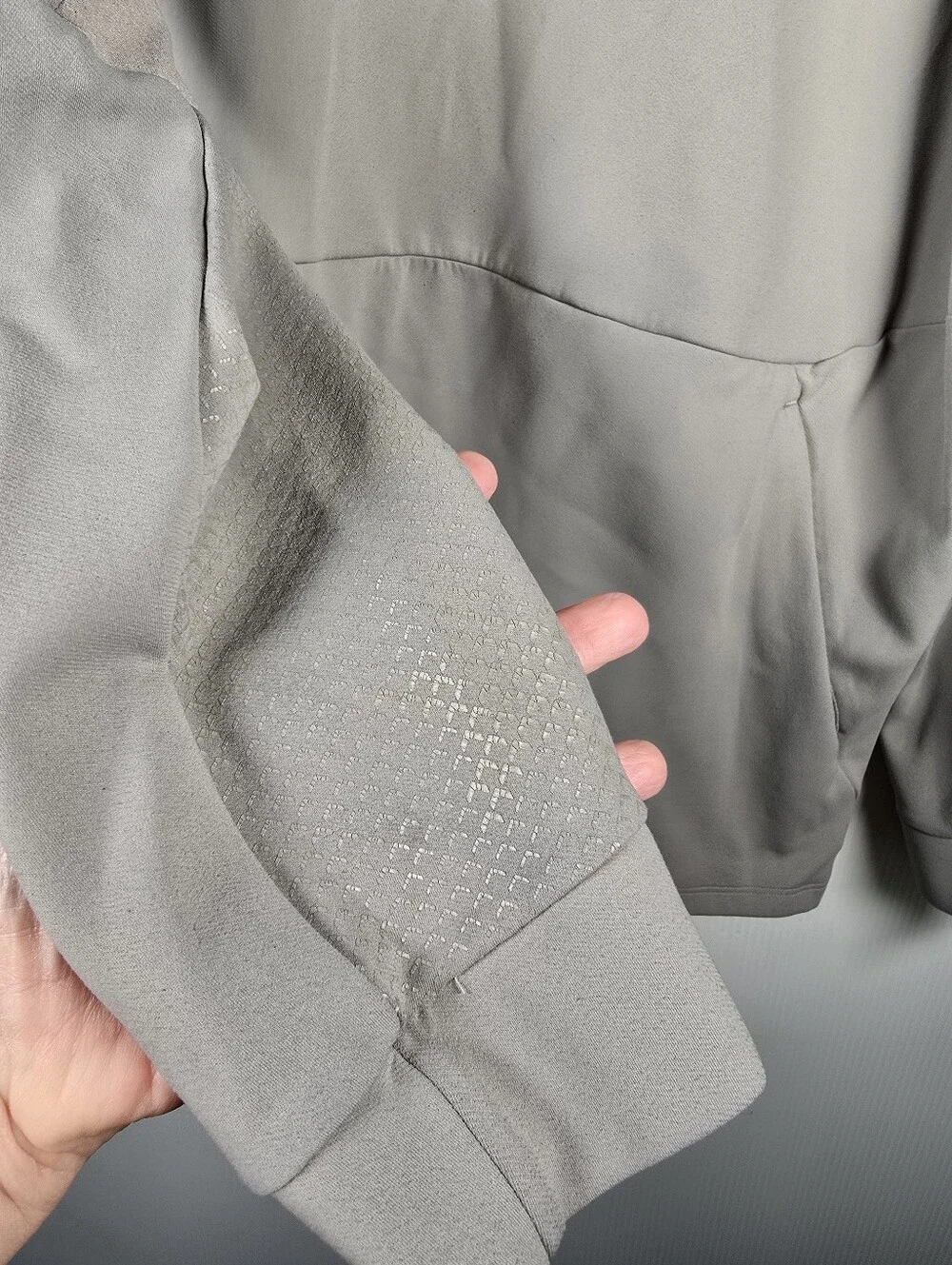 Lululemon Men's Light Gray Pullover Hoodie Size Large Zippered Pockets